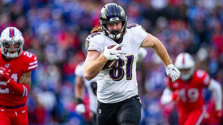 TE Hayden Hurst