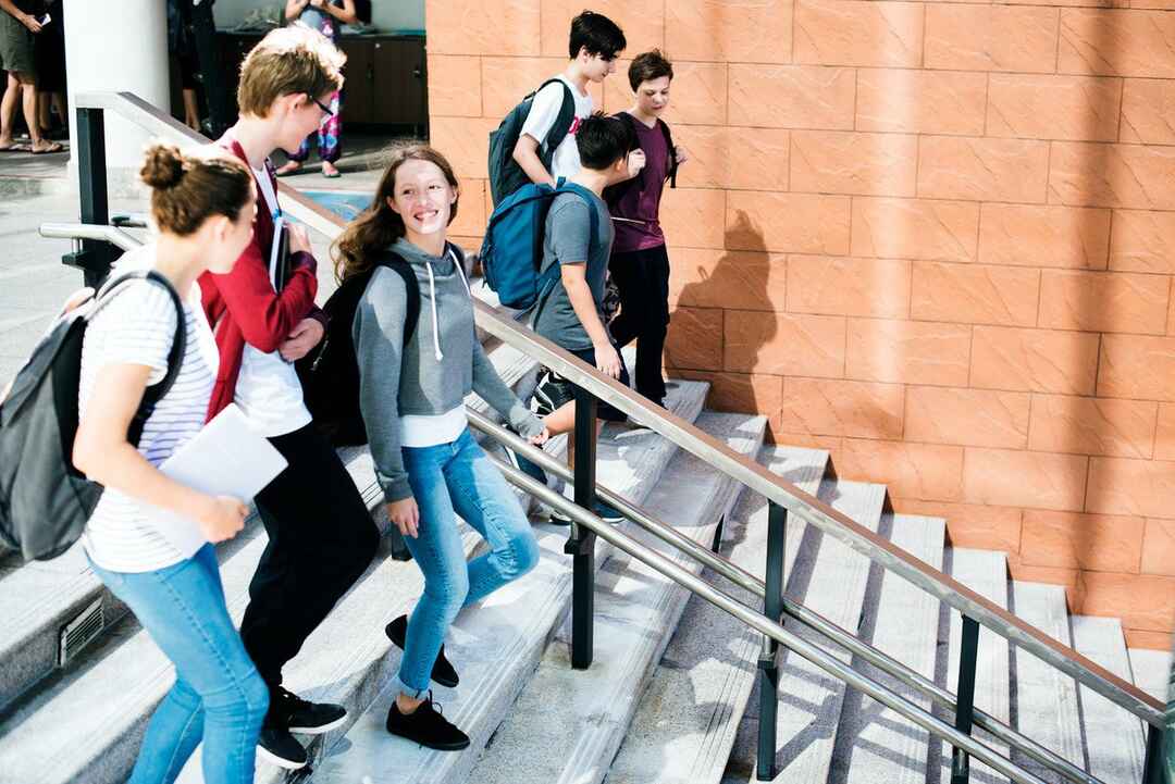 How to Help a College Student Experimenting With Substances